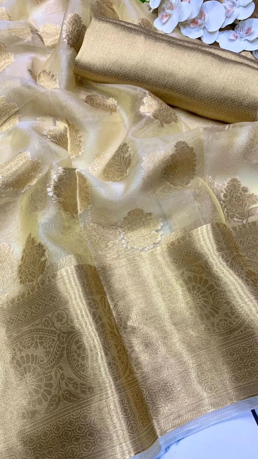 Tissue Silk Saree with Beautiful Jacquard Zari Weaving & Blouse